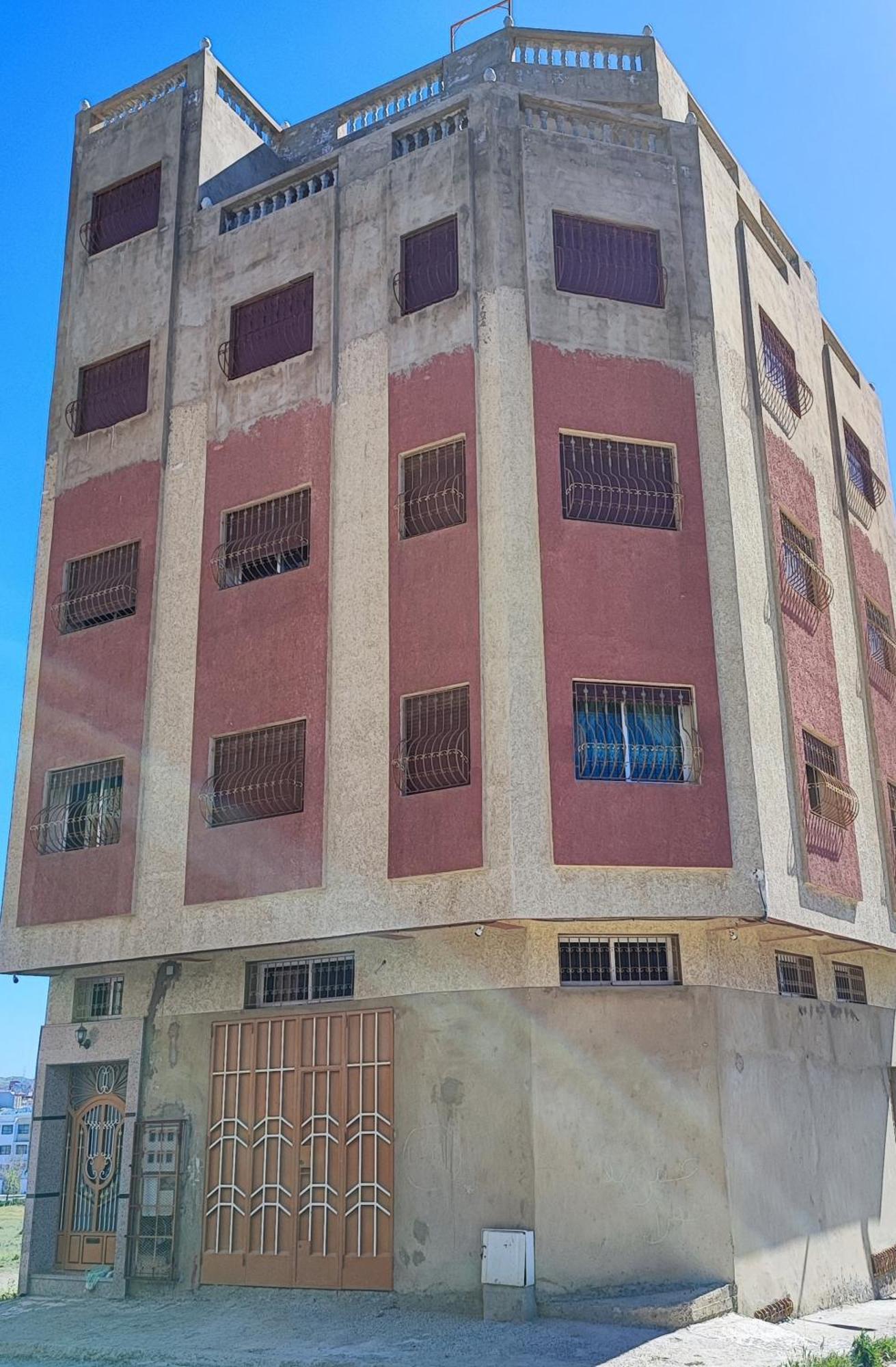 Au Premier Etage 3 Facades Et 2 Tanger