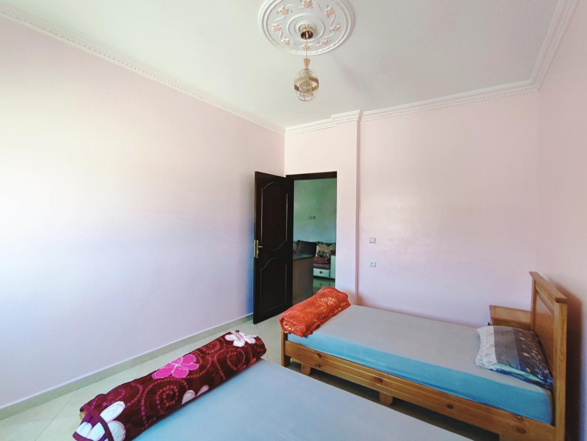 Appartement Au Premier Etage 3 Facades Et 2 Tanger